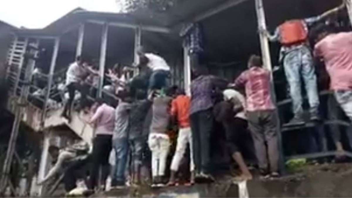 15 commuters die in Mumbai's Elphinstone railway station stampede 15 commuters die in Mumbai's Elphinstone railway station stampede
