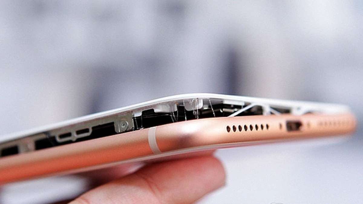 Taiwan user finds iPhone 8 Plus split open while charging Taiwan user finds iPhone 8 Plus split open while charging