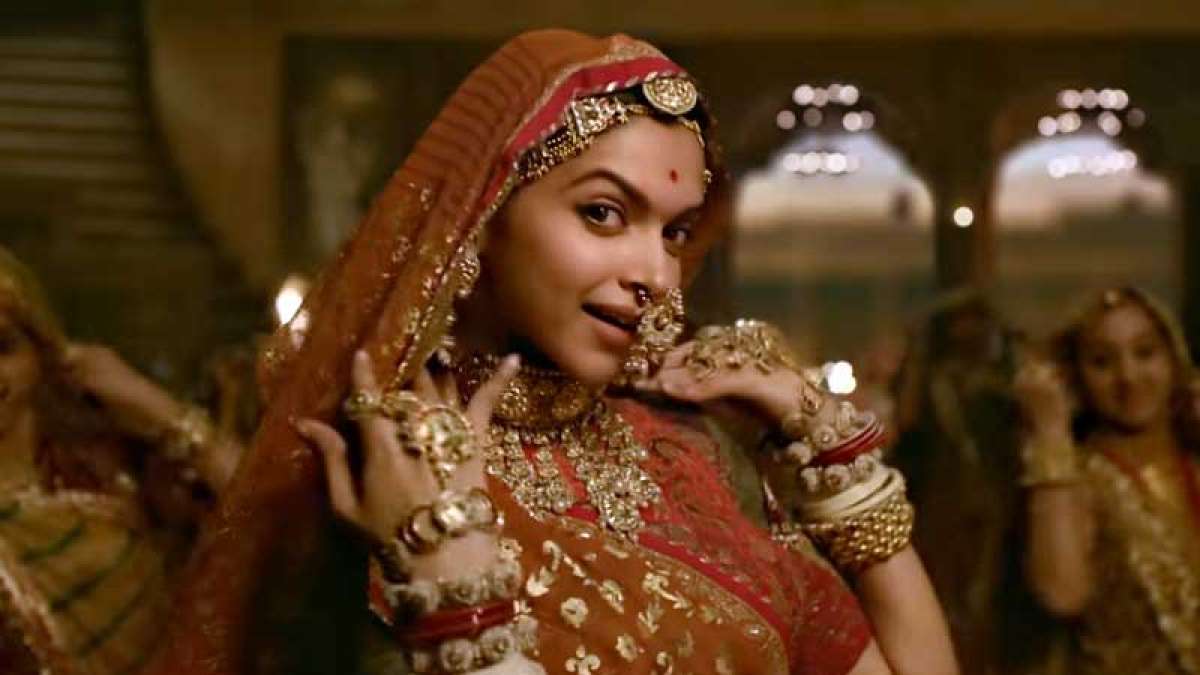 Bhansali dedicates 'Ghoomar' song to brave Rajput women Bhansali dedicates 'Ghoomar' song to brave Rajput women