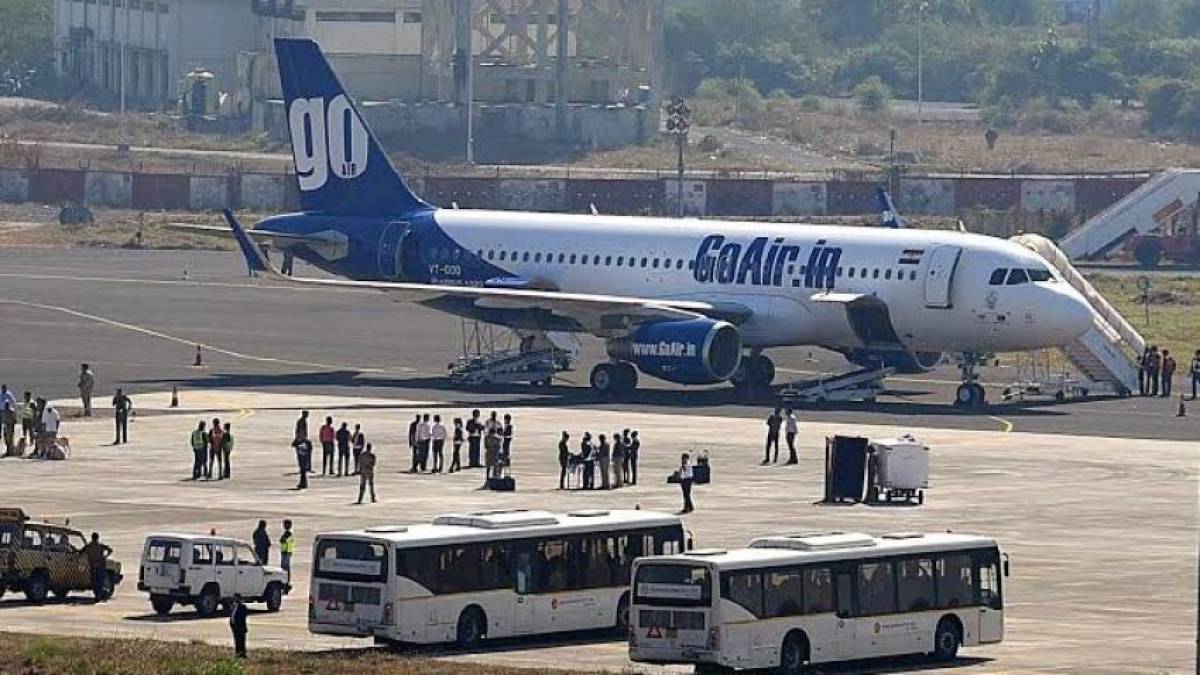 GoAir's Patna flight suffers bird hit, returns to Delhi GoAir's Patna flight suffers bird hit, returns to Delhi
