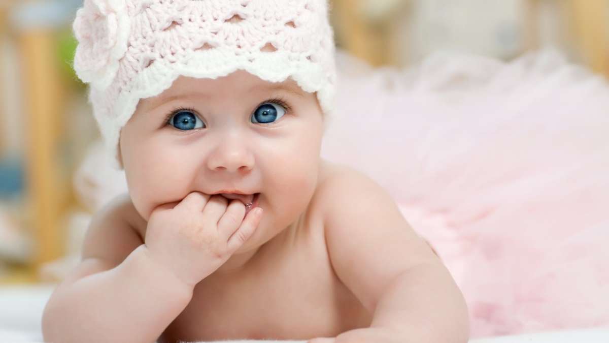 Study: Babies can infer motivations of others much earlier than thought Study: Babies can infer motivations of others much earlier than thought