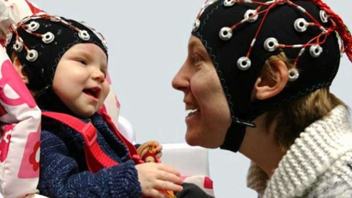 Eye contact with your baby may boost communication skills Eye contact with your baby may boost communication skills