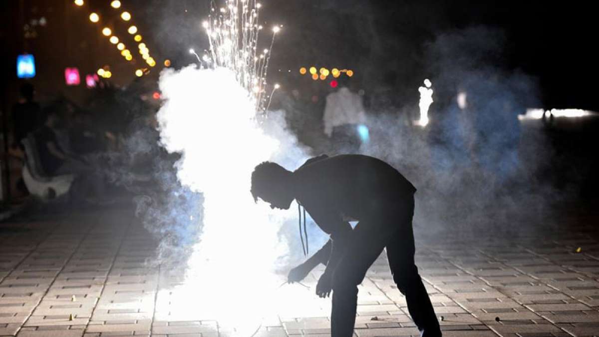 SC asks Centre to reply on plea seeking nationwide ban of firecrackers SC asks Centre to reply on plea seeking nationwide ban of firecrackers