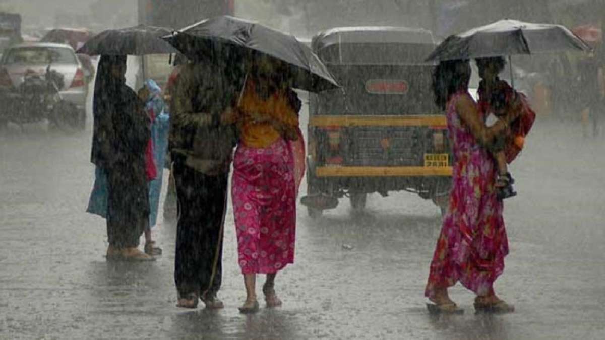 Cyclone Ockhi in Mumbai: Schools, colleges shut amid heavy rain Cyclone Ockhi in Mumbai: Schools, colleges shut amid heavy rain