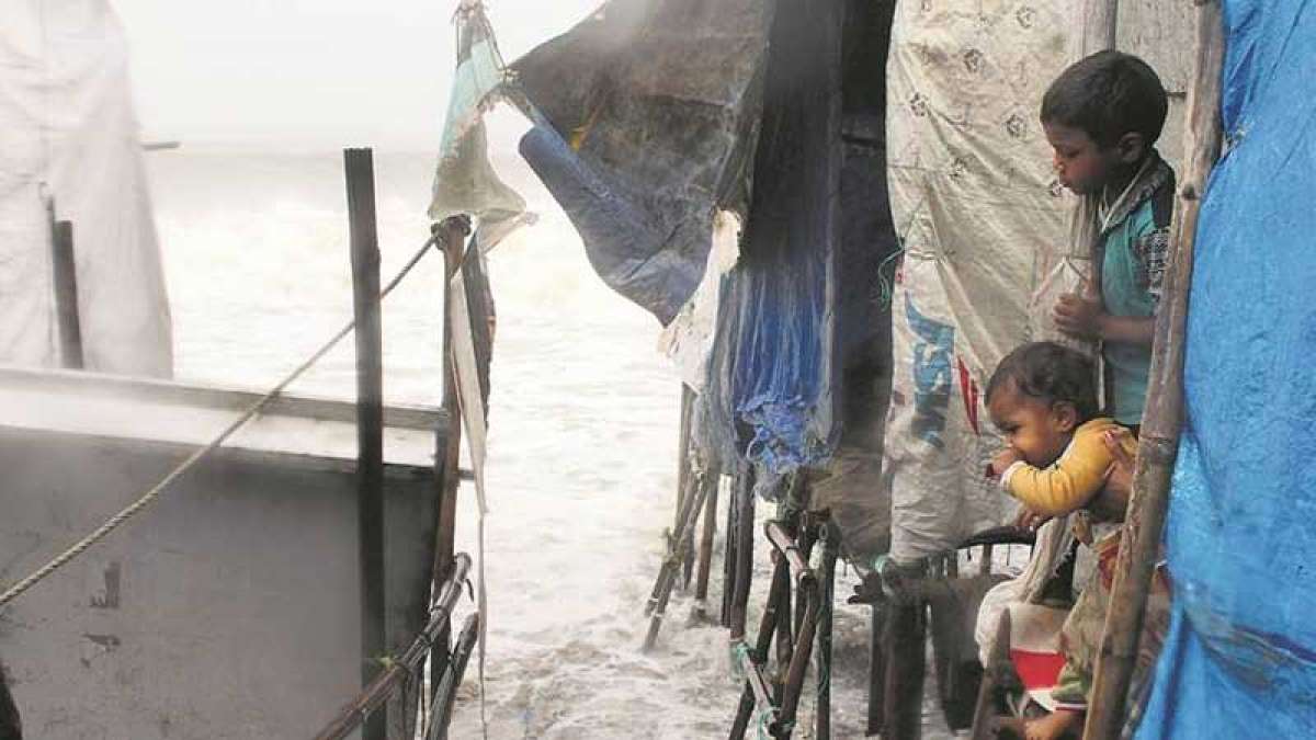 Cyclone Ockhi weakens, may not hit Gujarat: IMD Cyclone Ockhi weakens, may not hit Gujarat: IMD