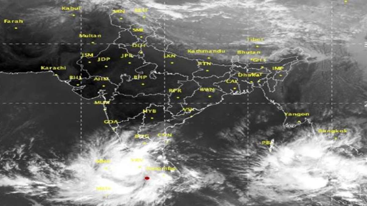 Indian Navy's continues search, relief operations after cyclone Ockhi continued on Thursday Indian Navy's continues search, relief operations after cyclone Ockhi continued on Thursday