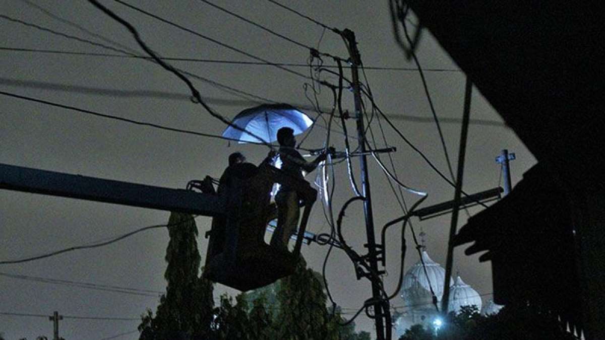24x7 electricity for all by 2018 financial year end, distributors to be fined for power cut 24x7 electricity for all by 2018 financial year end, distributors to be fined for power cut