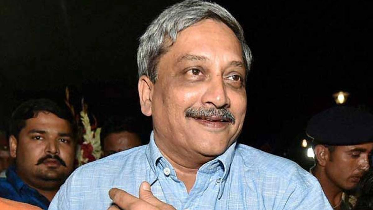 Mobiles phones were kept off while planning surgical strikes: Parrikar Mobiles phones were kept off while planning surgical strikes: Parrikar