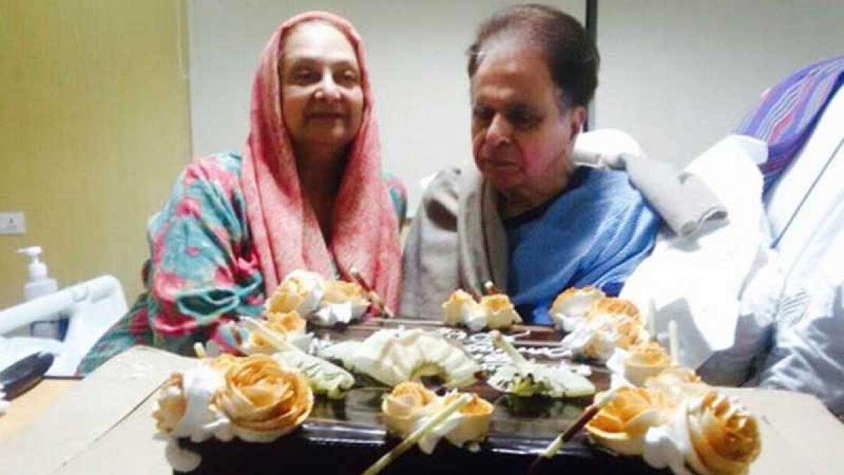 Dilip Kumar cuts birthday cake Dilip Kumar cuts birthday cake