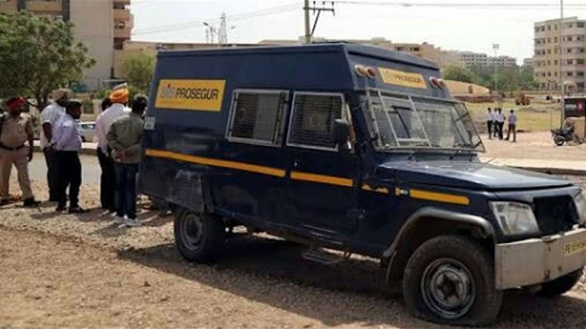 Bank cash van Bank cash van