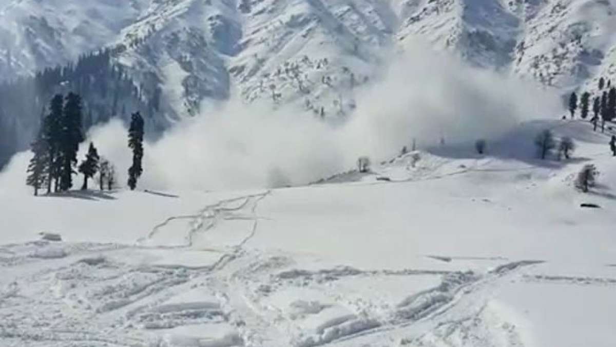 Bodies of Three soldiers missing in Jammu and Kashmir avalanche recovered Bodies of Three soldiers missing in Jammu and Kashmir avalanche recovered