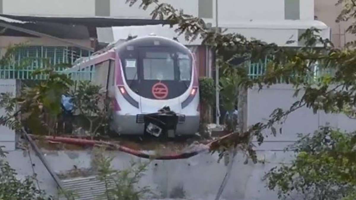 Accident on Delhi Metro new line during trials Accident on Delhi Metro new line during trials