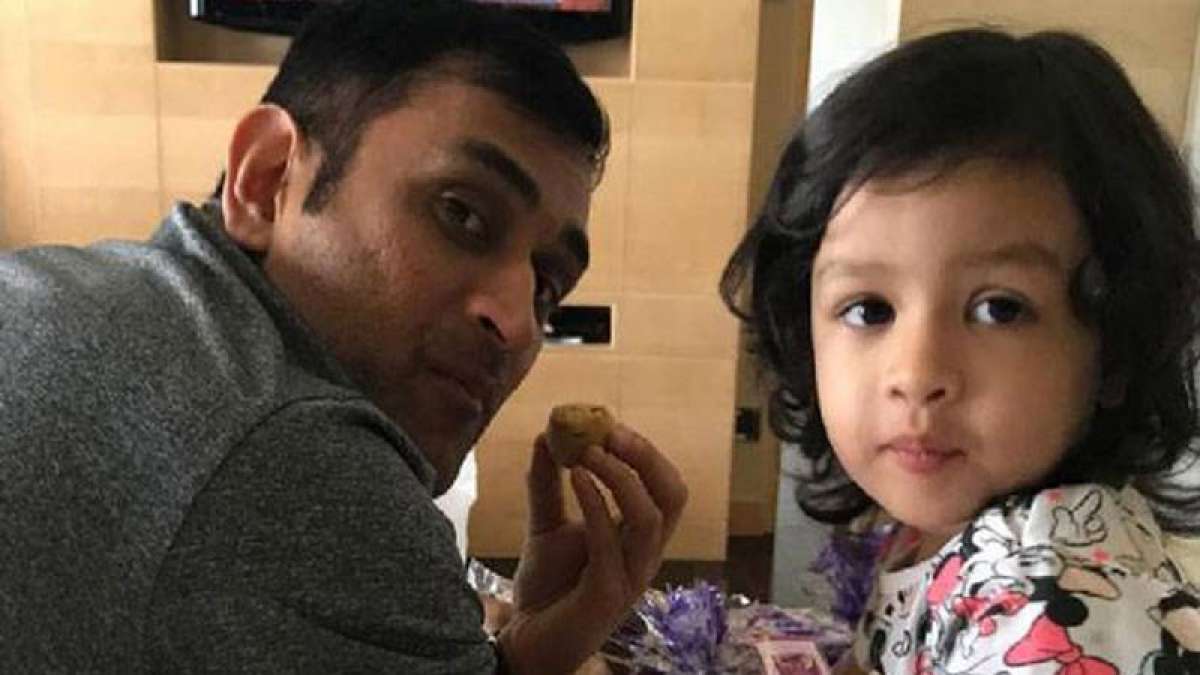 MS Dhoni's daughter Ziva singing Merry Christmas song is the cutest viral video on internet MS Dhoni's daughter Ziva singing Merry Christmas song is the cutest viral video on internet