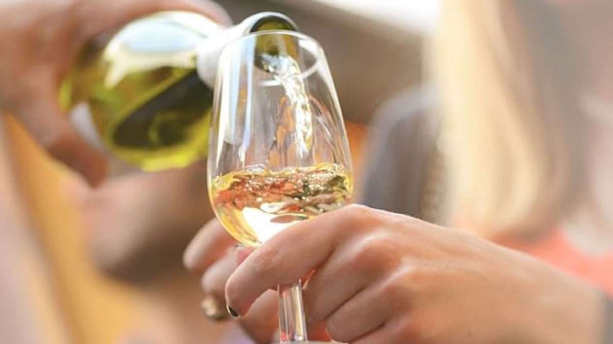 Drinking alcohol can make you racist, says study Drinking alcohol can make you racist, says study
