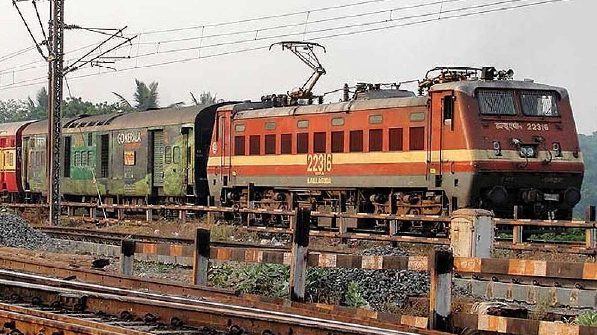 18 trains cancelled, 35 delayed and five rescheduled due to fog in northern India 18 trains cancelled, 35 delayed and five rescheduled due to fog in northern India