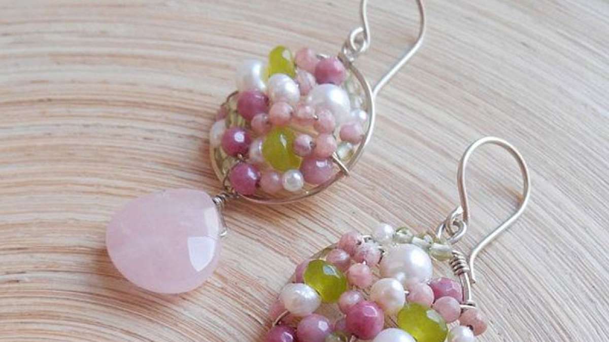 Layered necklaces, pearls, hoops : Must-have jewellery pieces Layered necklaces, pearls, hoops : Must-have jewellery pieces