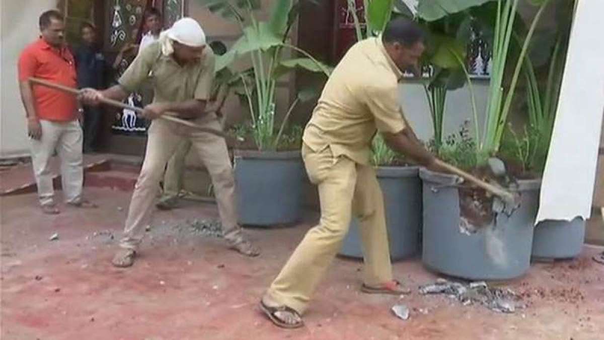 Day after Mumbai pub blaze, BMC smashes illegal structures Day after Mumbai pub blaze, BMC smashes illegal structures