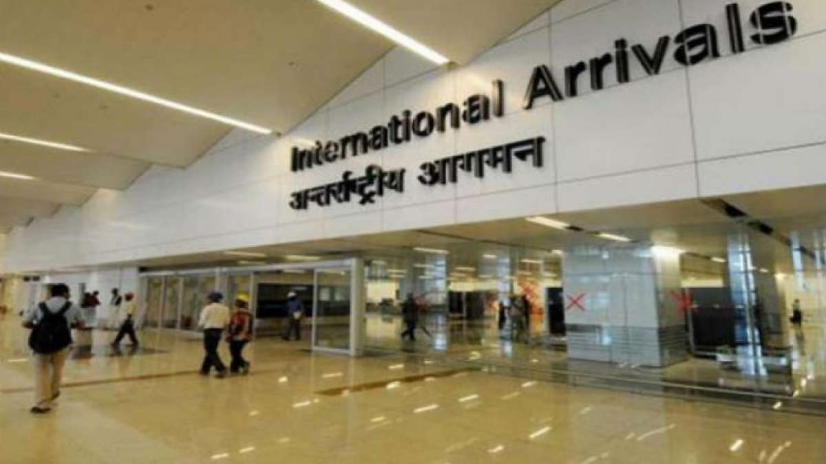 Fog induced low visibility halt operations at Indira Gandhi International airport Fog induced low visibility halt operations at Indira Gandhi International airport