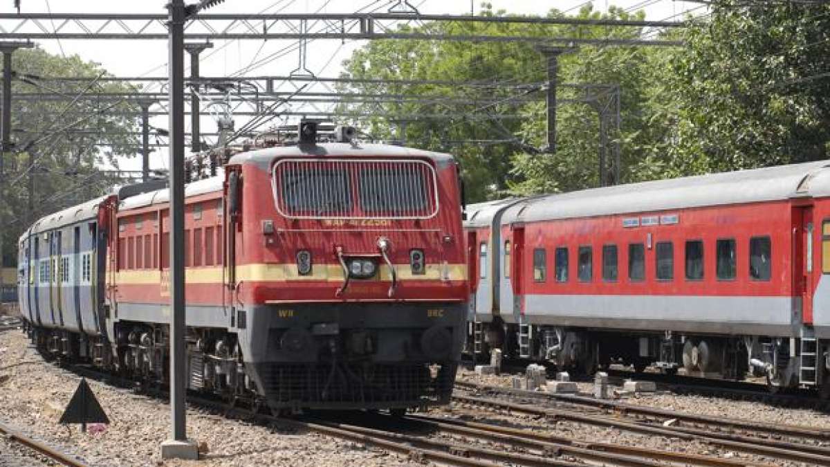15 trains cancelled,57 delayed and 18 rescheduled due to fog in northern India 15 trains cancelled,57 delayed and 18 rescheduled due to fog in northern India