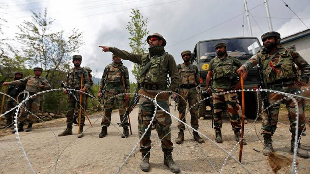 Six Pakistani soldiers, 1 officer killed in cross-border firing Six Pakistani soldiers, 1 officer killed in cross-border firing