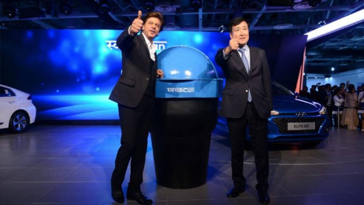 Auto Expo 2018: Superstar Shah Rukh Khan unveils 'Swachh Can' portable bin for cars Auto Expo 2018: Superstar Shah Rukh Khan unveils 'Swachh Can' portable bin for cars