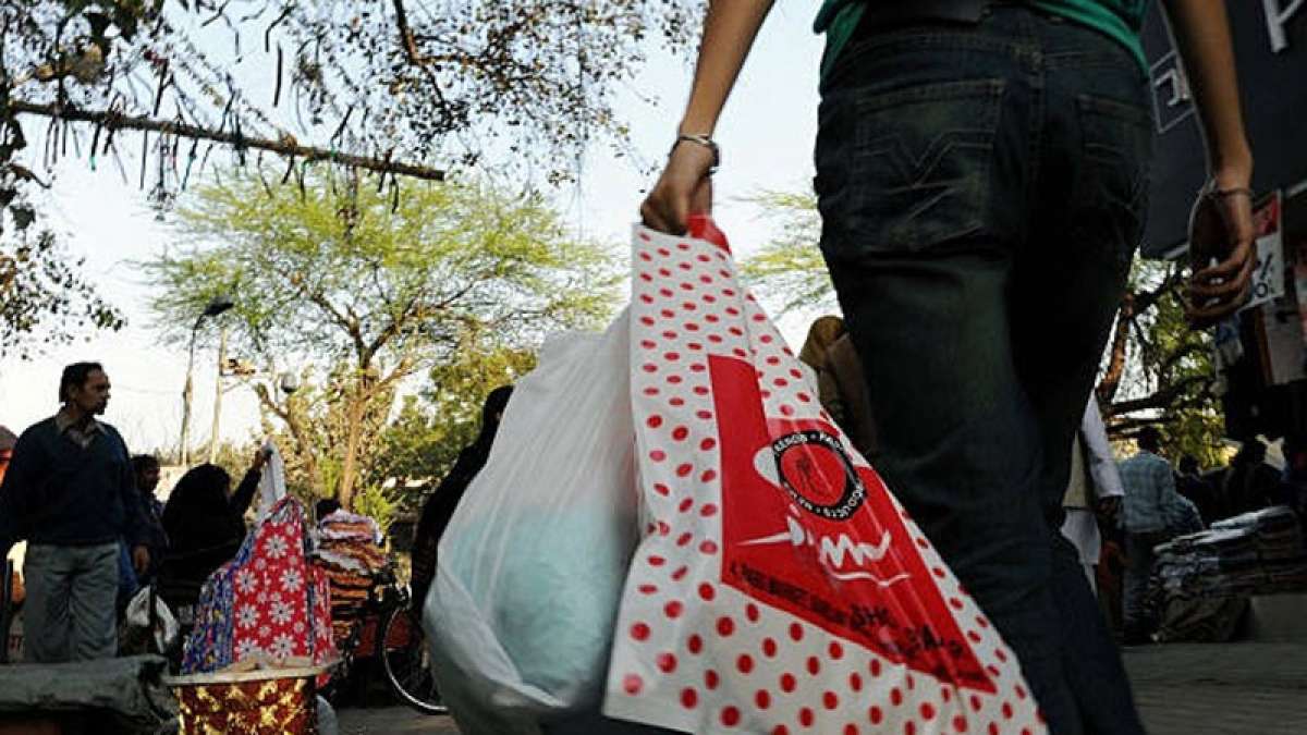 Maharashtra bans plastic bags from March 18 Maharashtra bans plastic bags from March 18