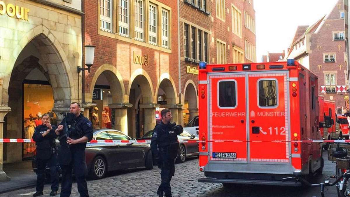3 killed as a van plunges into crowd in Germany, driver kills himself 3 killed as a van plunges into crowd in Germany, driver kills himself