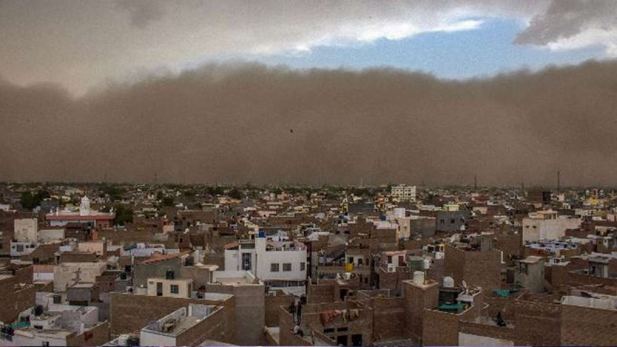 Dust storm in India kills over 80 people Dust storm in India kills over 80 people