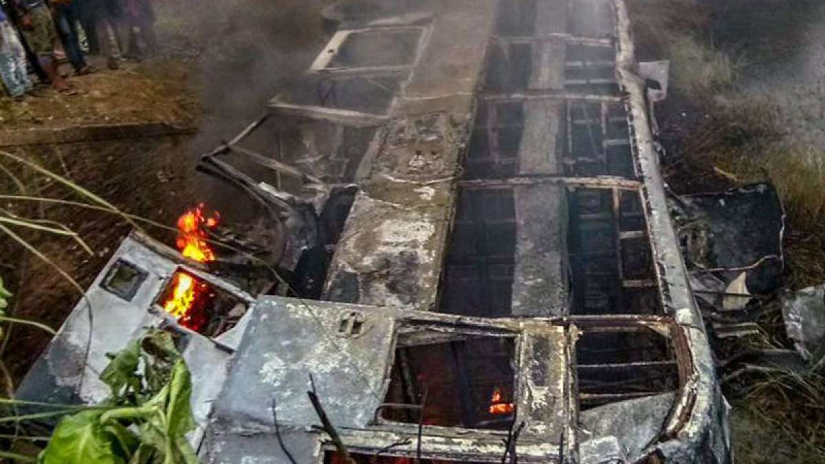 27 killed as bus overturns, catches fire in Motihari 27 killed as bus overturns, catches fire in Motihari