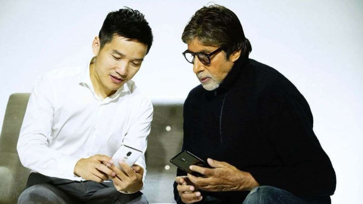 Amitabh Bachchan accidently leaks OnePlus 6 smartphone in pics Amitabh Bachchan accidently leaks OnePlus 6 smartphone in pics