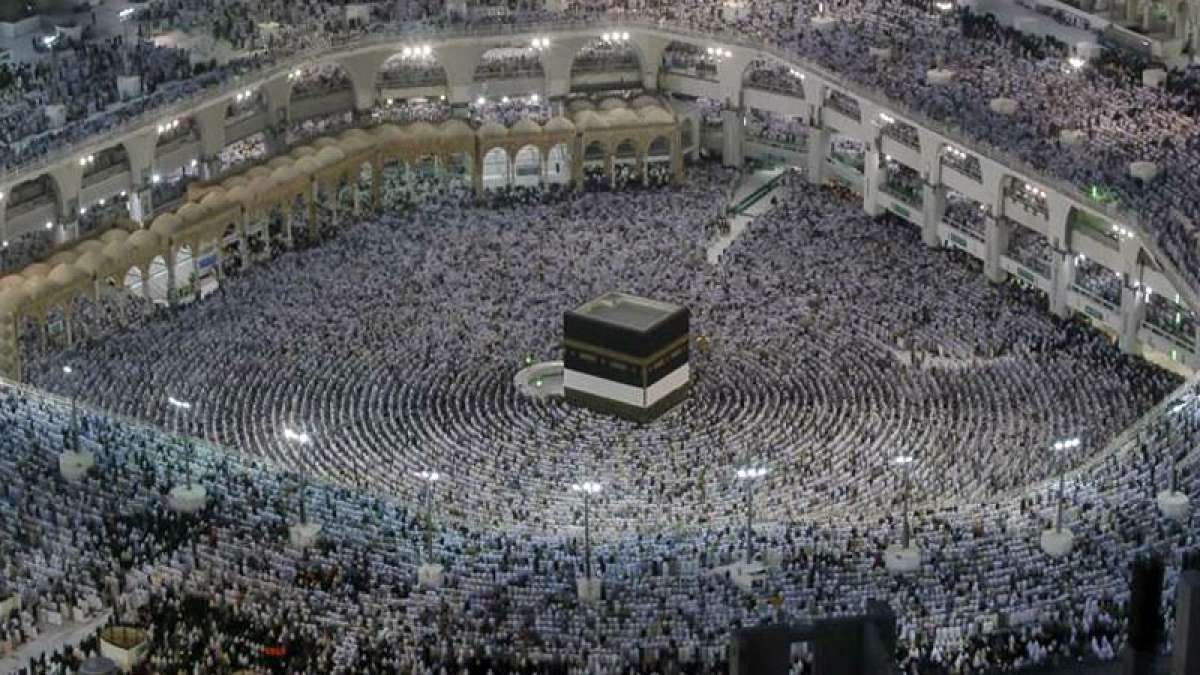 Hajj Yatra: Why people throw stones to beat demon? Hajj Yatra: Why people throw stones to beat demon?