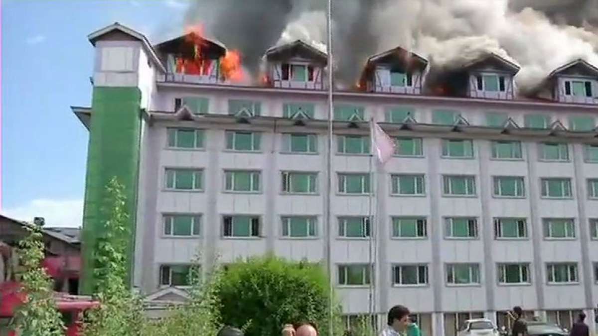 Fire broke out at Hotel Pamposh near Regal Chowk in Srinagar Fire broke out at Hotel Pamposh near Regal Chowk in Srinagar