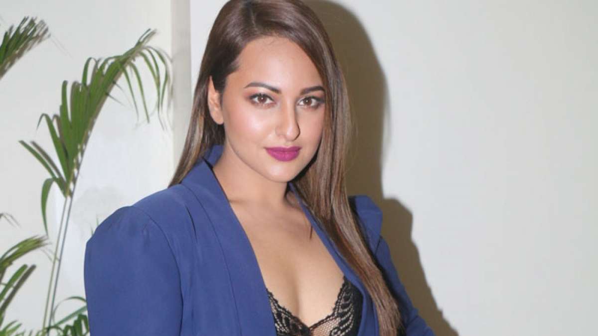 Sonakshi mum on Tanushree Dutta-Nana Patekar row Sonakshi mum on Tanushree Dutta-Nana Patekar row