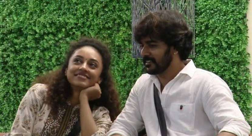 Srinish with Pearle Maaney Srinish with Pearle Maaney