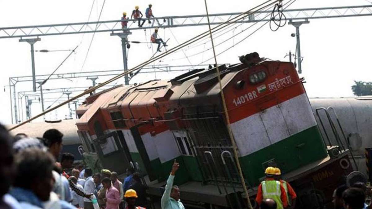Farakka Express derailed: Indian Railways suspend 2 officials Farakka Express derailed: Indian Railways suspend 2 officials