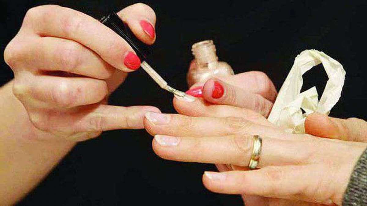 Wearing nailpolish during namaz "un-Islamic": Darul Wearing nailpolish during namaz "un-Islamic": Darul