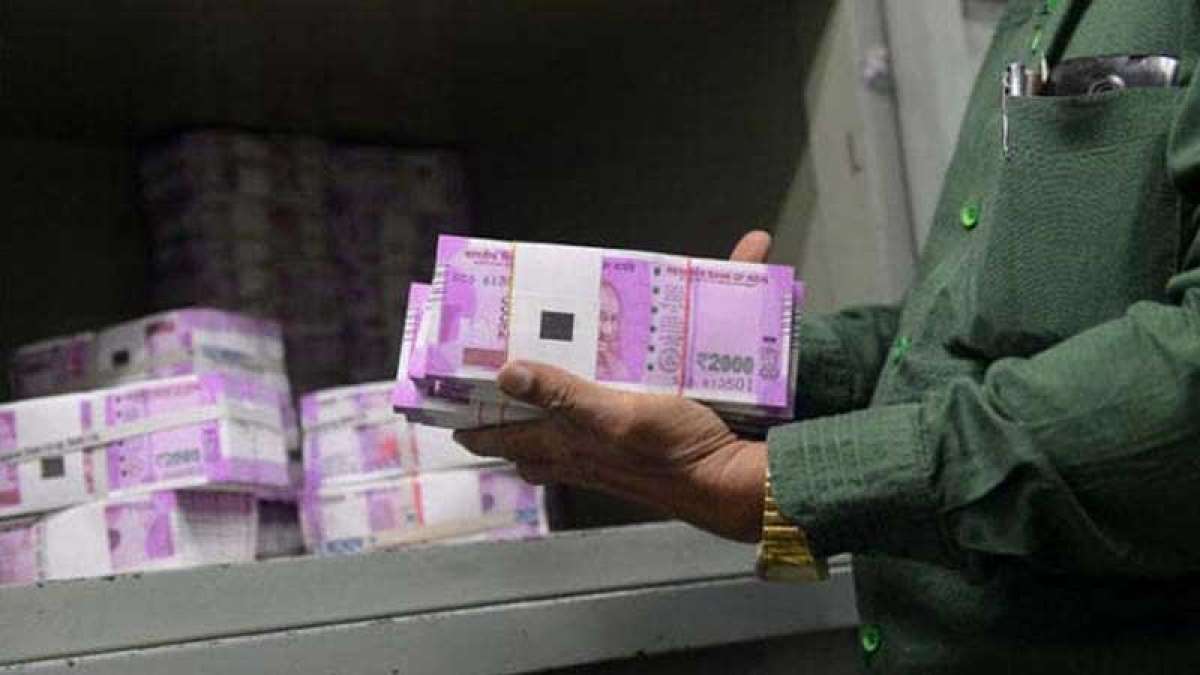 Minimum balance you need to maintain in 4 key Indian Banks Minimum balance you need to maintain in 4 key Indian Banks
