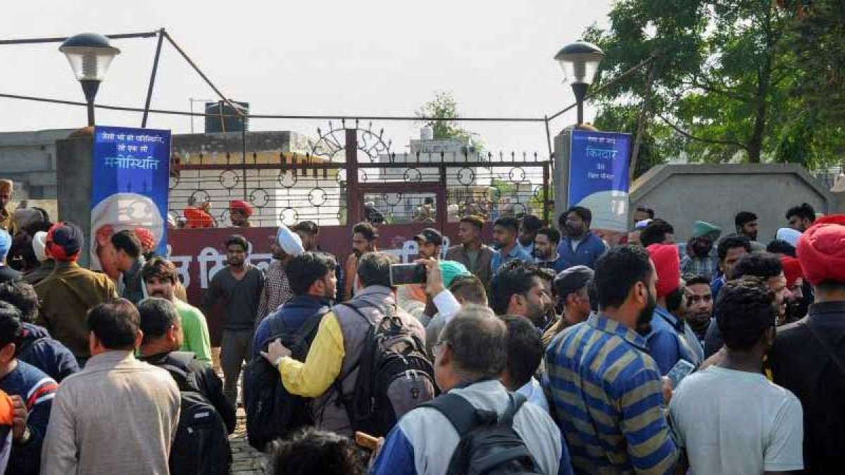 4 killed, 20 injured in Amritsar grenade attack 4 killed, 20 injured in Amritsar grenade attack