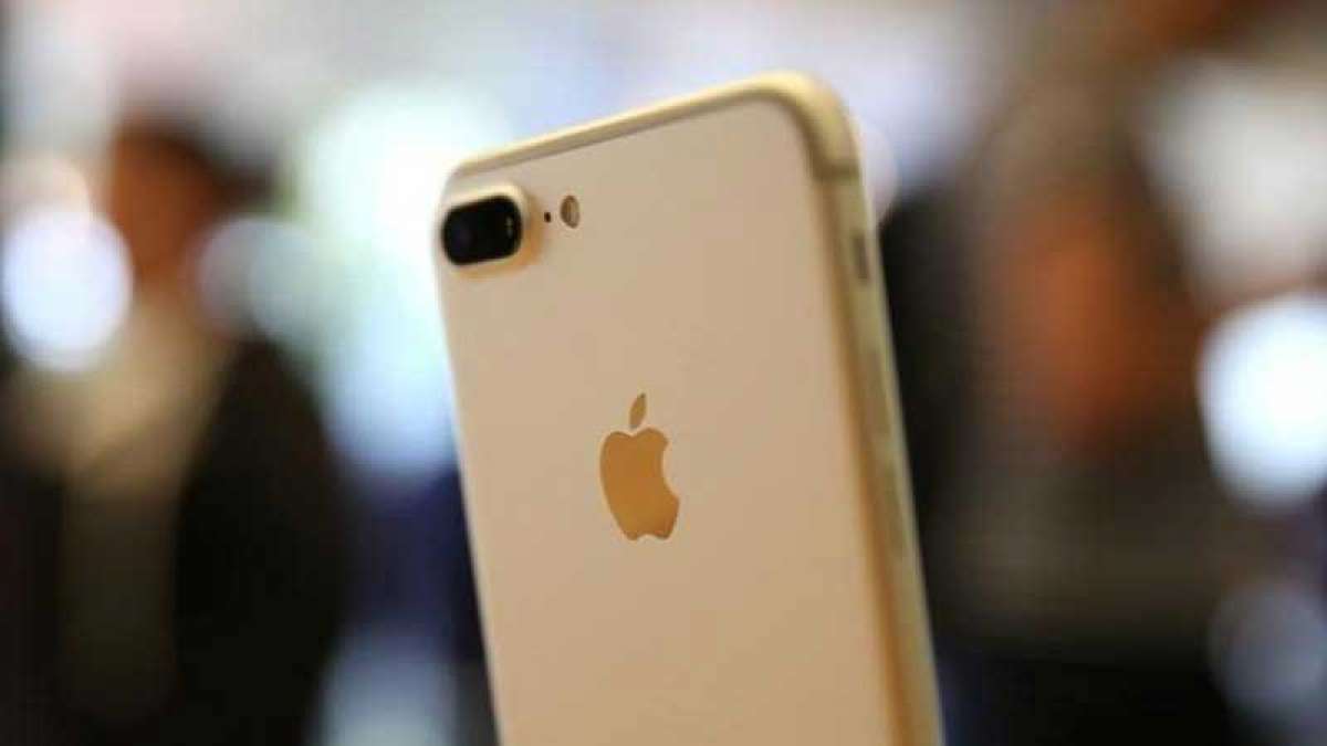 Apple offers iPhone battery replacements for Rs 2000 only Apple offers iPhone battery replacements for Rs 2000 only