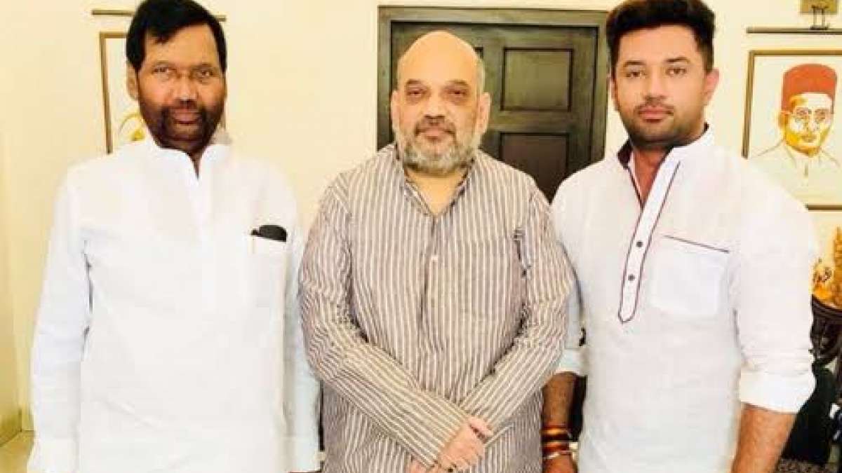 Jaitley, Shah meet Paswans over Bihar seat-sharing Jaitley, Shah meet Paswans over Bihar seat-sharing