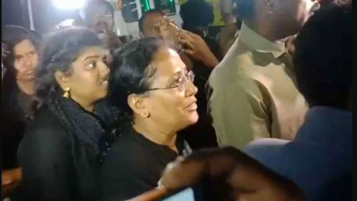 11 women reach Sabarimala base camp amid protests 11 women reach Sabarimala base camp amid protests