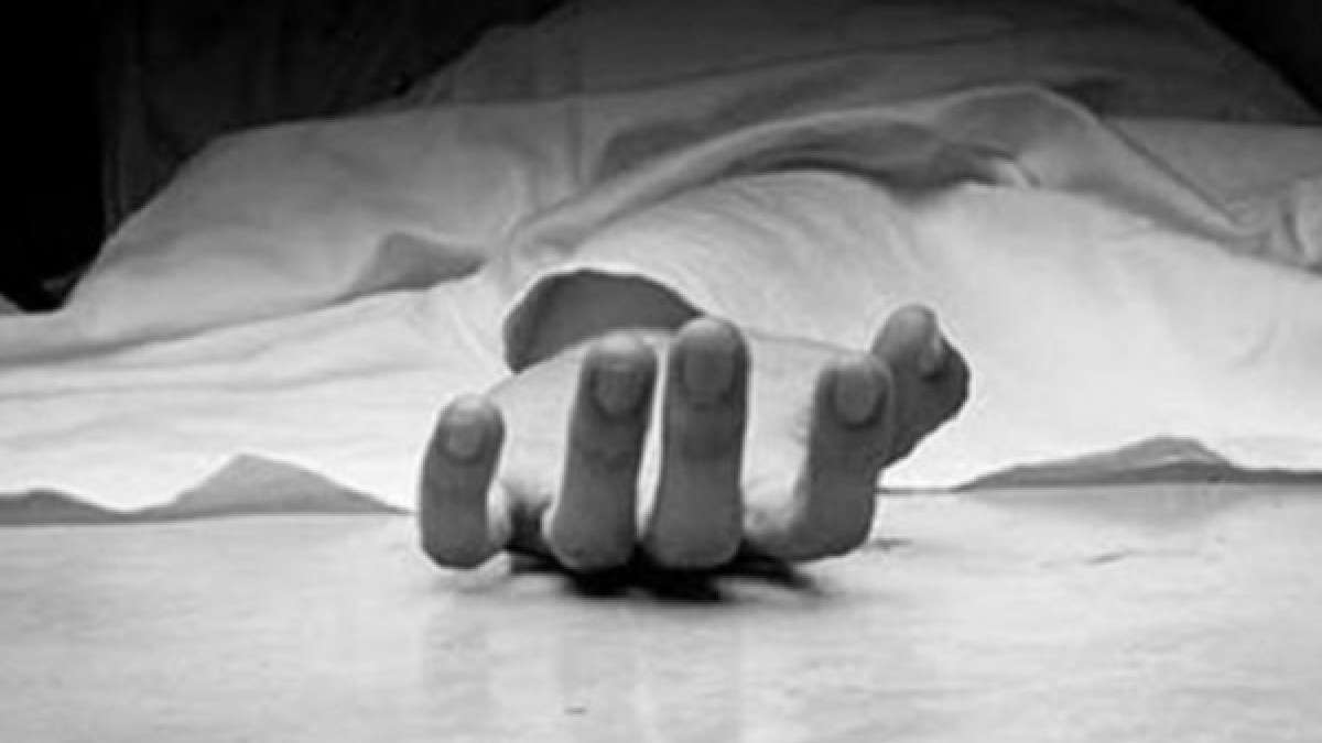 Boy found living with mother's corpse in Kolkata Boy found living with mother's corpse in Kolkata