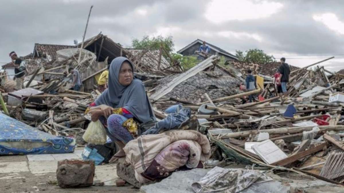 Indonesia tsunami toll hits 429 as rain hampers rescue efforts Indonesia tsunami toll hits 429 as rain hampers rescue efforts