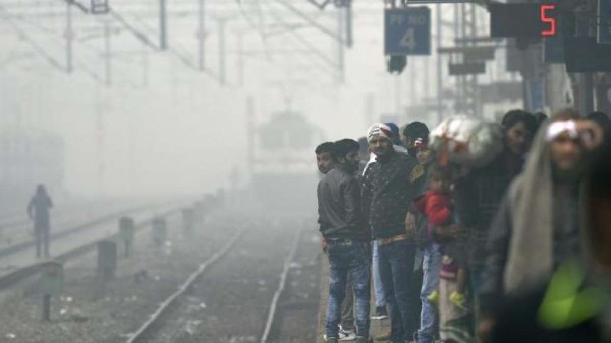 Fog disrupts air, rail traffic; air quality 'severe' in Delhi Fog disrupts air, rail traffic; air quality 'severe' in Delhi