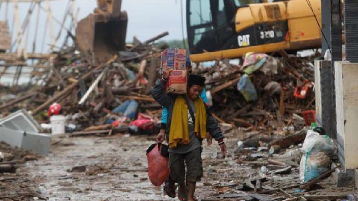 Indonesian tsunami rescue efforts continue as country marks 2004 disaster Indonesian tsunami rescue efforts continue as country marks 2004 disaster