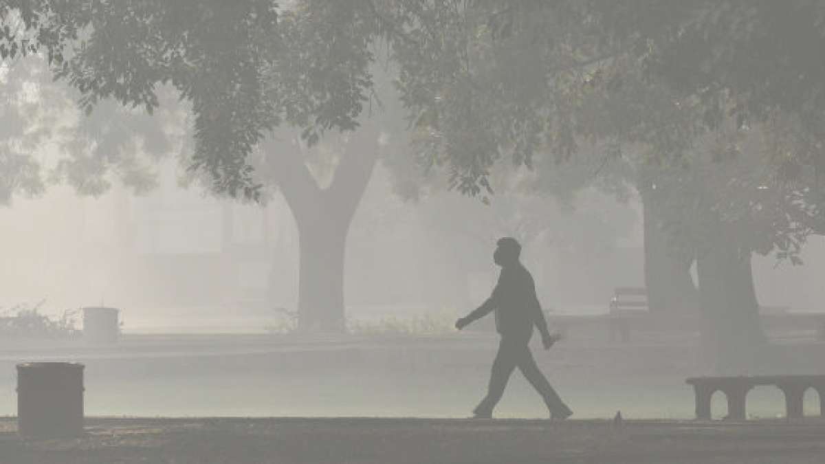 Dense fog to cover Delhi; air improves to 'very poor' Dense fog to cover Delhi; air improves to 'very poor'
