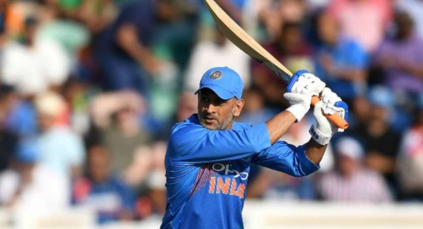 India vs Australia: Dhoni becomes fifth Indian to breach 10k-run mark in ODIs India vs Australia: Dhoni becomes fifth Indian to breach 10k-run mark in ODIs