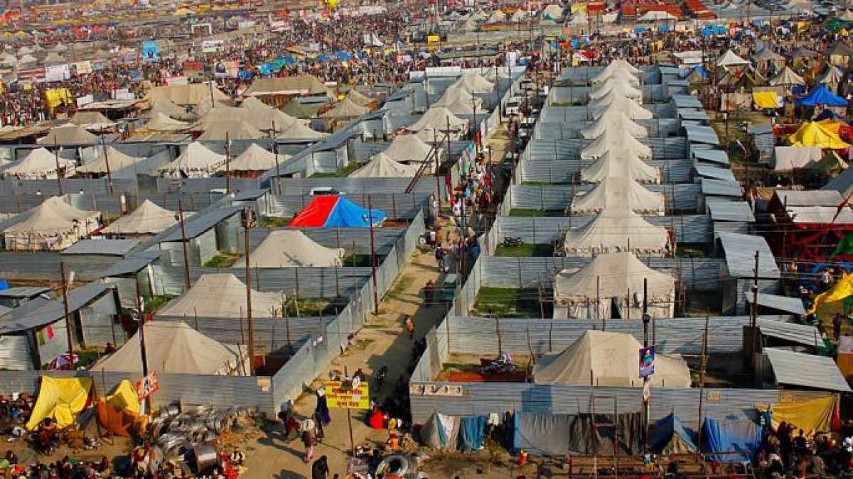 Prayagraj: All roads lead to Sangam as Kumbh Mela 2019 opens on Tuesday Prayagraj: All roads lead to Sangam as Kumbh Mela 2019 opens on Tuesday