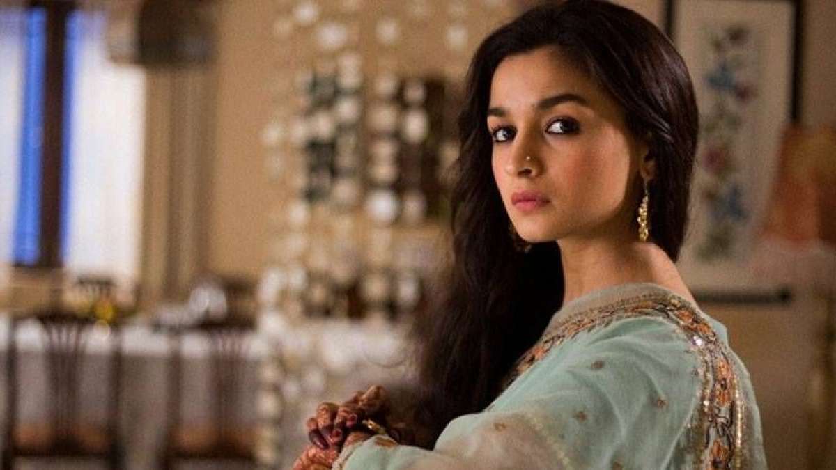 Manikarnika crisis: Alia Bhatt to personally apologise to Kangana Ranaut Manikarnika crisis: Alia Bhatt to personally apologise to Kangana Ranaut