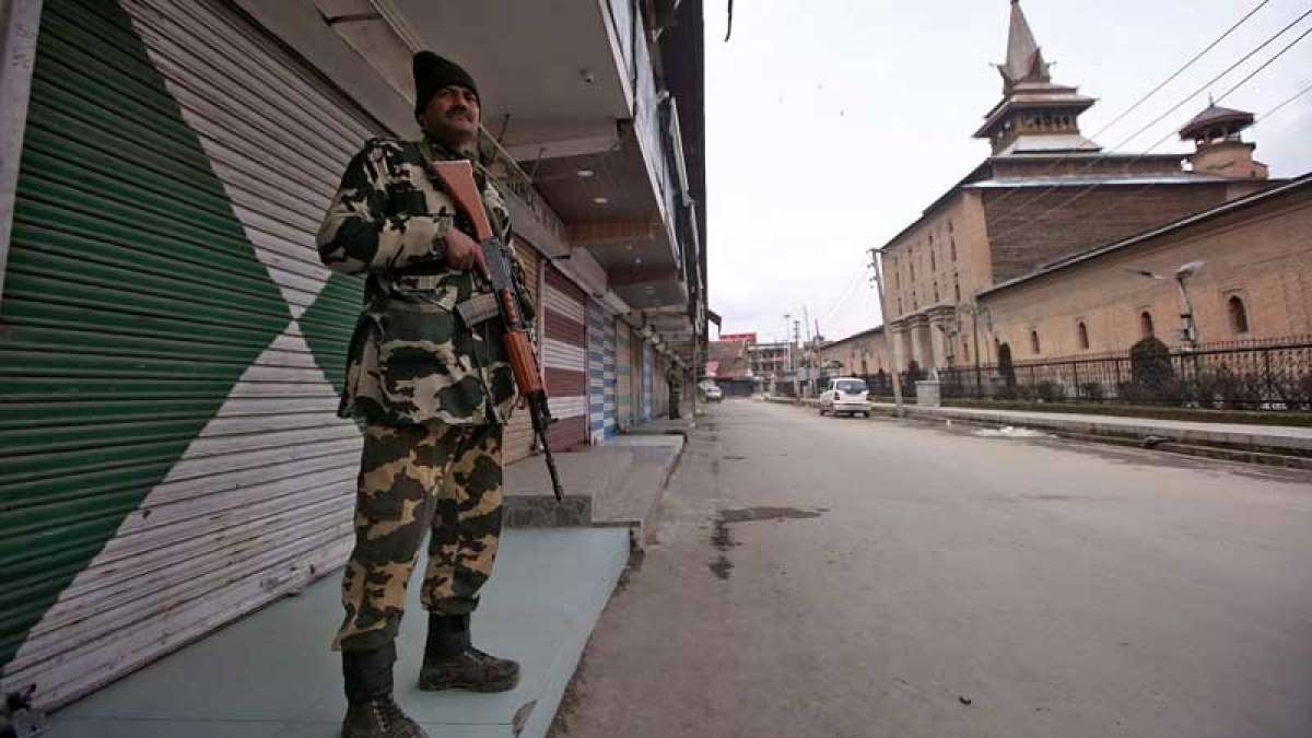 Pulwama Attack: Kashmir on edge after sudden movement of troops, fighter jets Pulwama Attack: Kashmir on edge after sudden movement of troops, fighter jets